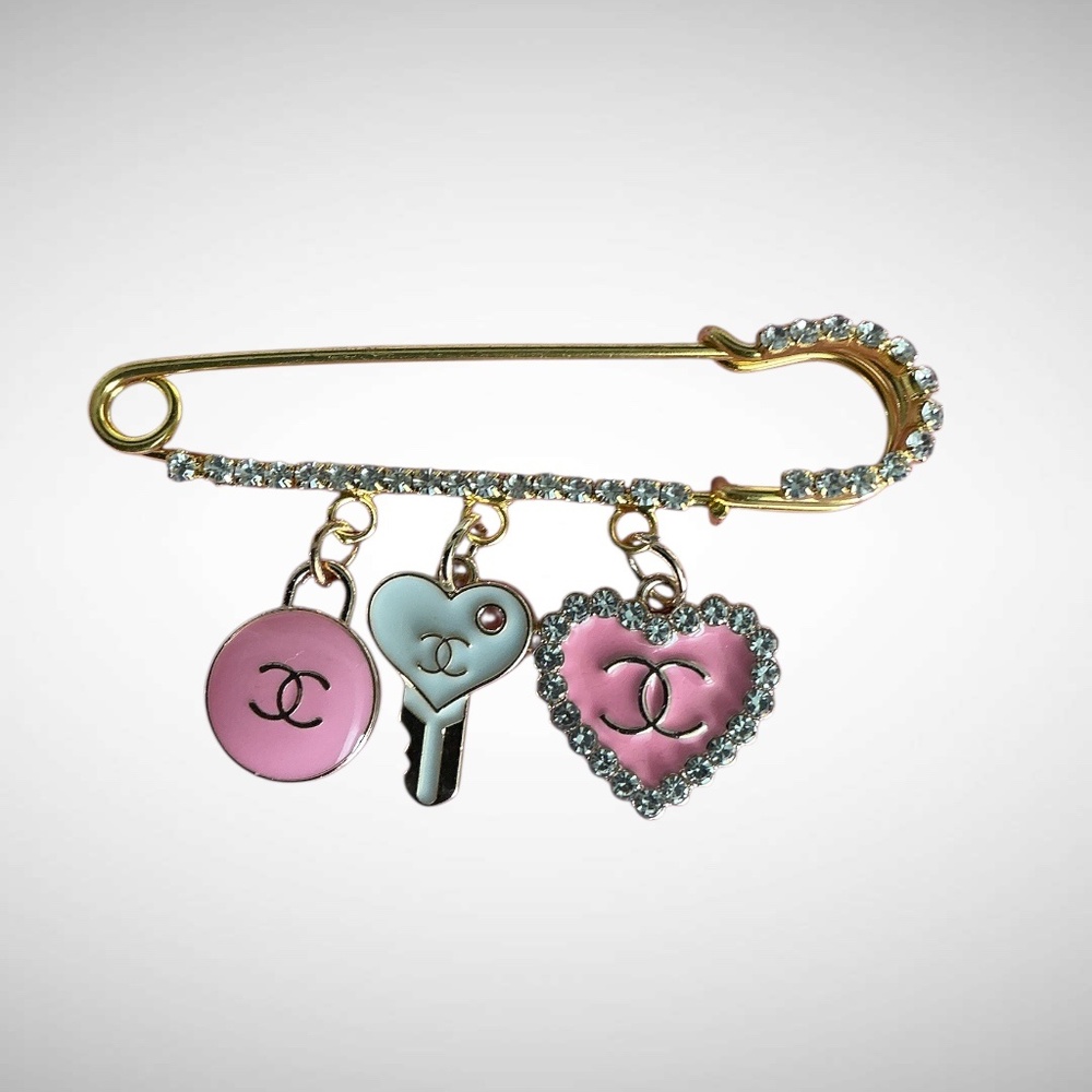 💗 Charm Pin Pink Or Jacket Pin